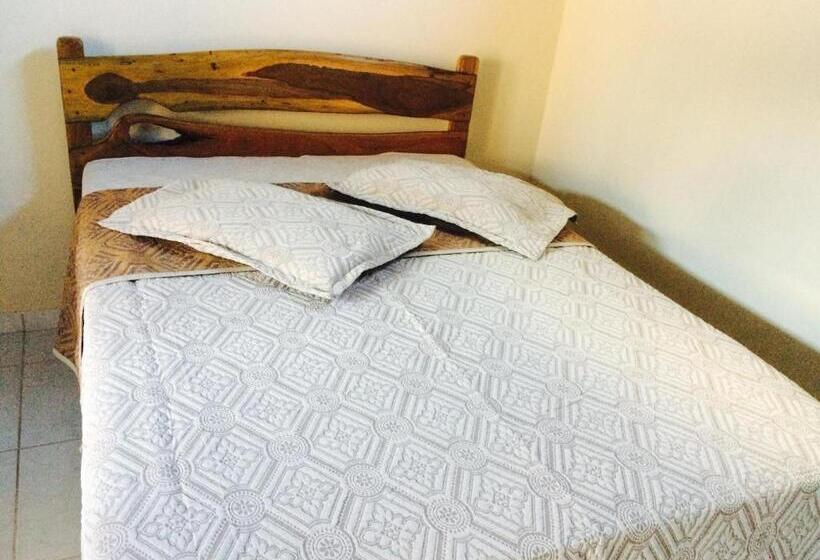 سوییت, Reges Hostel