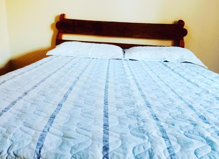 سوییت, Reges Hostel