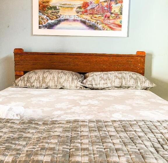 سوییت, Reges Hostel