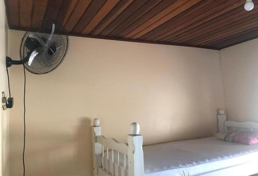 اتاق استاندارد چهار تخته, Reges Hostel