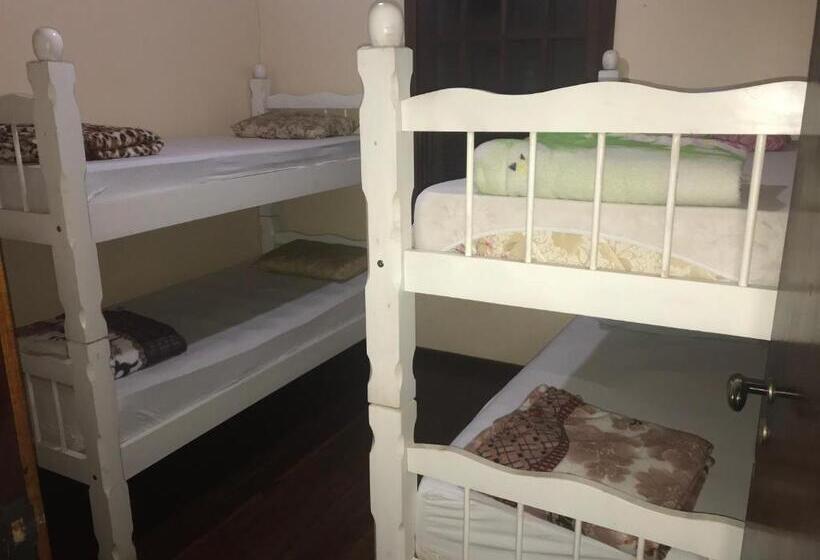 اتاق استاندارد چهار تخته, Reges Hostel