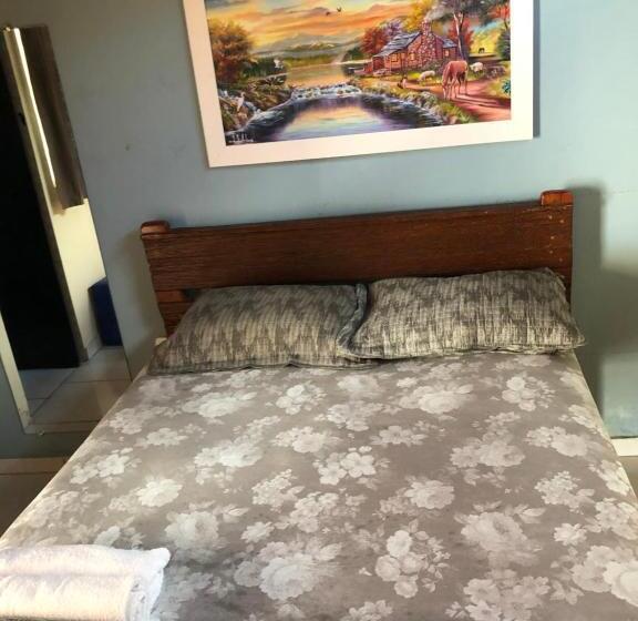 سوییت, Reges Hostel