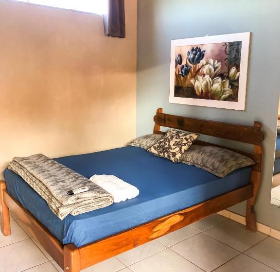 سوییت, Reges Hostel