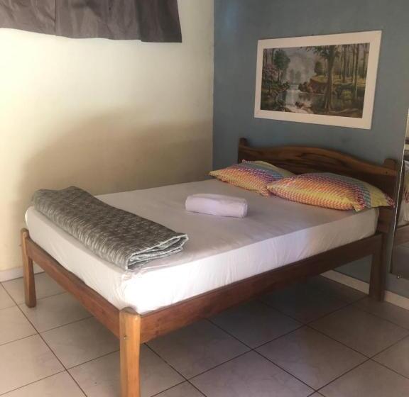 سوییت, Reges Hostel