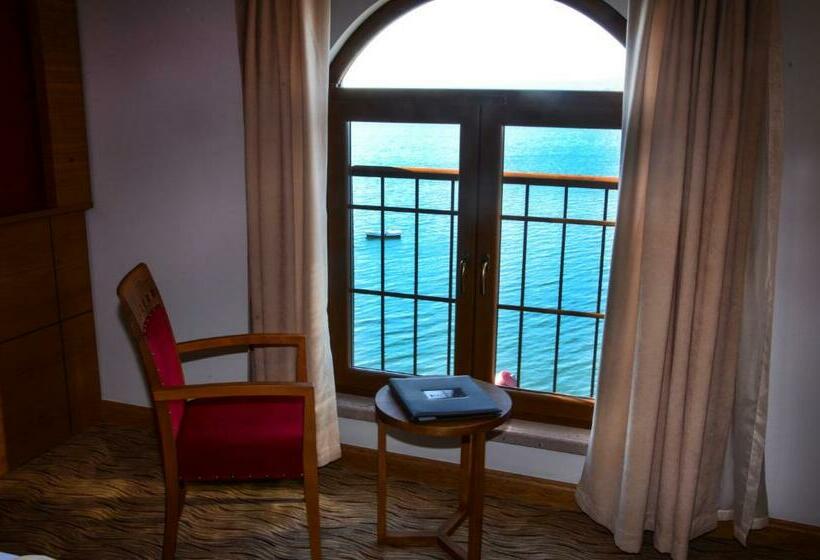 اتاق لوکس با چشم‌انداز دریا, Bacacan Otel