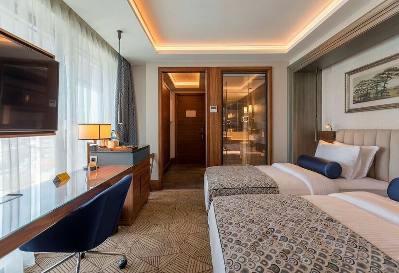 اتاق سوپریور با چشم‌انداز دریا, Golden Tulip Istanbul Bayrampasa