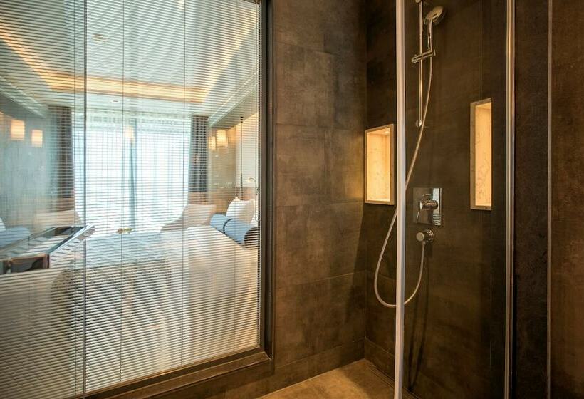 Superior Kamer met Uitzicht op Zee, Golden Tulip Istanbul Bayrampasa