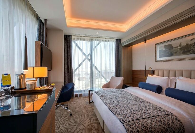 اتاق سوپریور با چشم‌انداز دریا, Golden Tulip Istanbul Bayrampasa