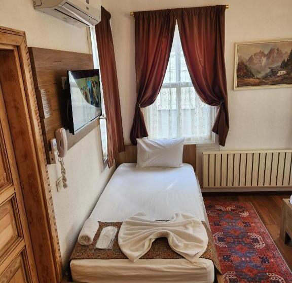 سوییت خانوادگی, Kadıköy White House