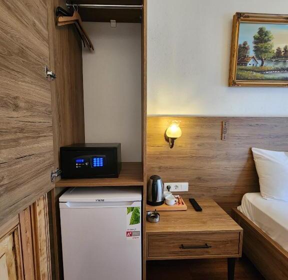 اتاق لوکس, Kadıköy White House