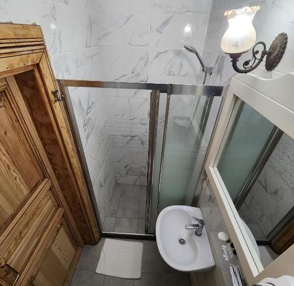 اتاق لوکس, Kadıköy White House