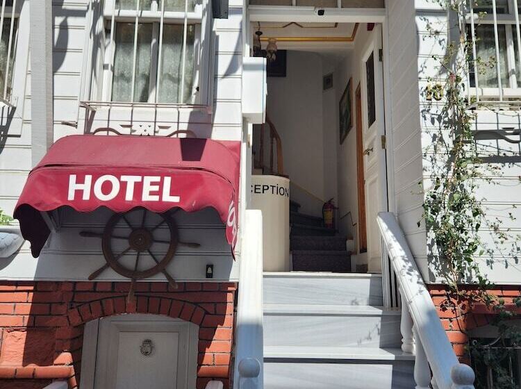 اتاق لوکس با بالکن, Kadıköy White House