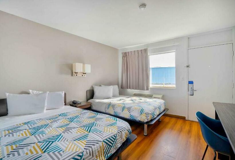 اتاق لوکس چهار تخته, Motel 6 lumberton, Nc