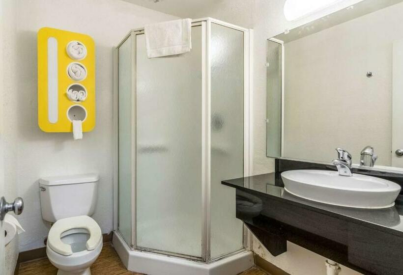 اتاق لوکس چهار تخته, Motel 6 lumberton, Nc