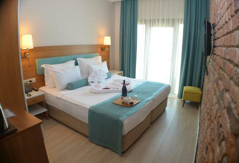 اتاق لوکس با چشم‌انداز دریا, Sardinia Otel