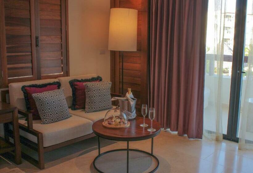 سوییت جونیور با چشم‌انداز جانبی دریا, Secrets® Cap Cana Resort & Spa  All Inclusive  Adults Only