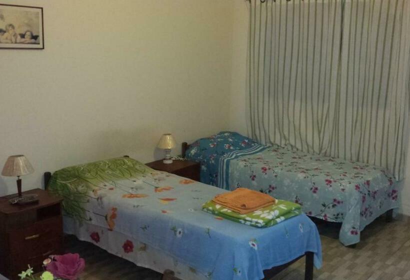 اتاق کلاسیک سه تخته, Hospedaria   Hostel Gamboa