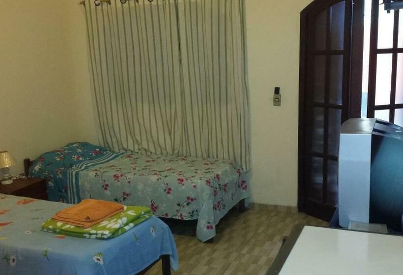 اتاق کلاسیک سه تخته, Hospedaria   Hostel Gamboa