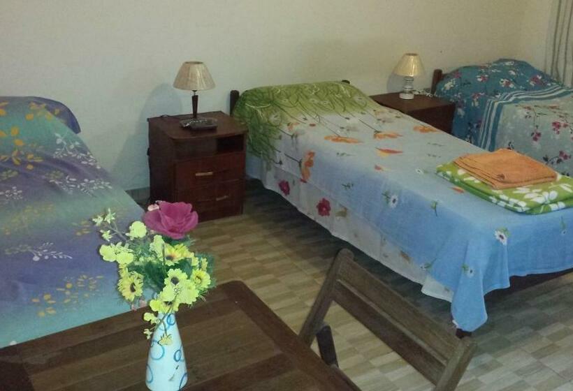 اتاق کلاسیک سه تخته, Hospedaria   Hostel Gamboa
