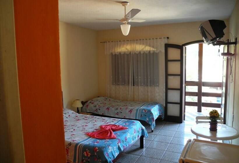 اتاق کلاسیک سه تخته, Hospedaria   Hostel Gamboa