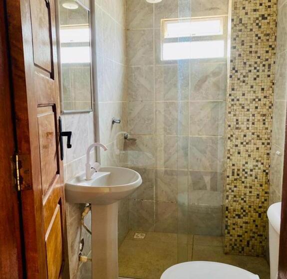 Economy Quadruple Room, Ondas Do Mar