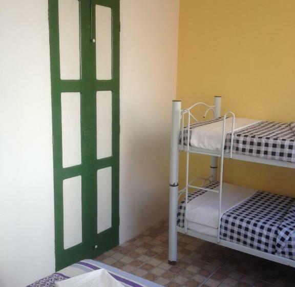 اتاق ساده سه‌ نفره, Hostel Da Providência