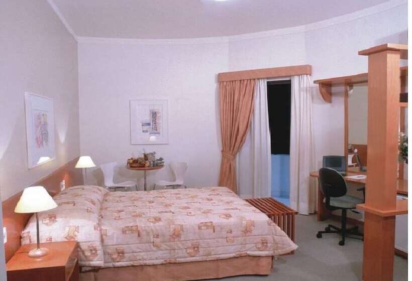 اتاق راحتی سه تخته, Metrópolis