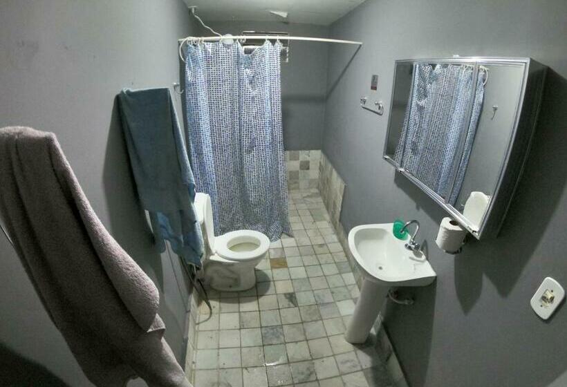 اتاق خانوادگی, Casa Do Professor Hostel