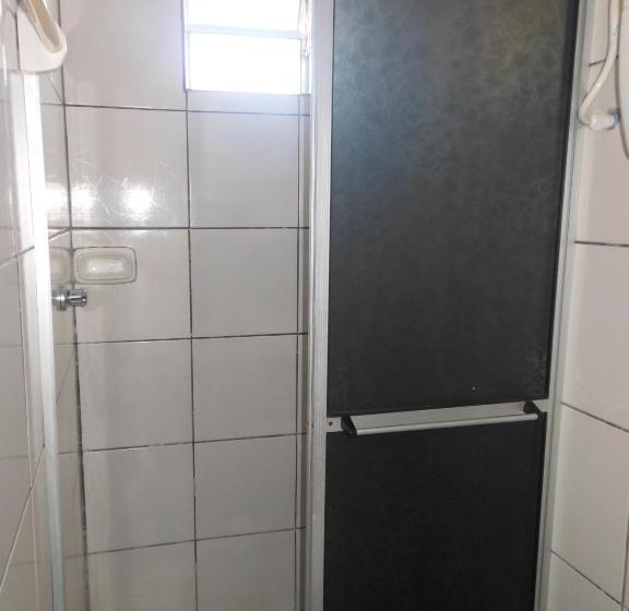 اتاق اجرایی سه نفره, Rey