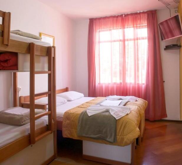 اتاق استاندارد چهار تخته, Jardim Botânico House