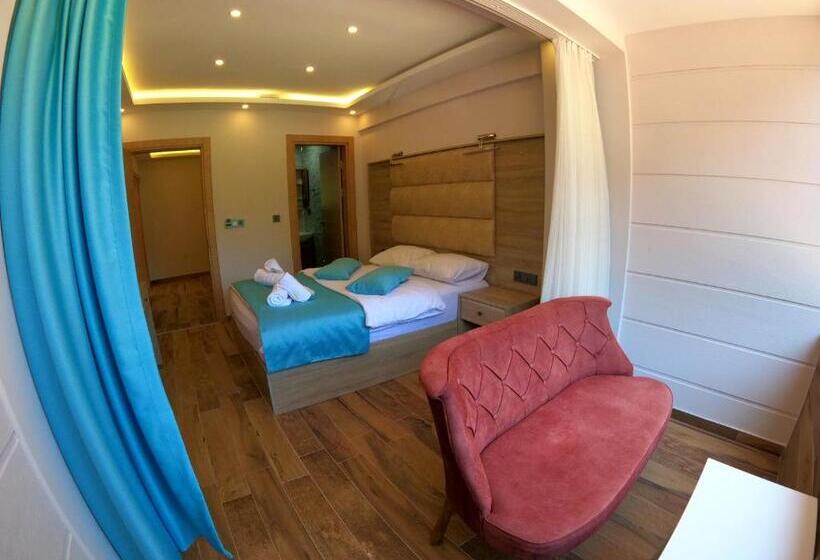اتاق استاندارد با چشم‌انداز دریاچه, Danis Motel