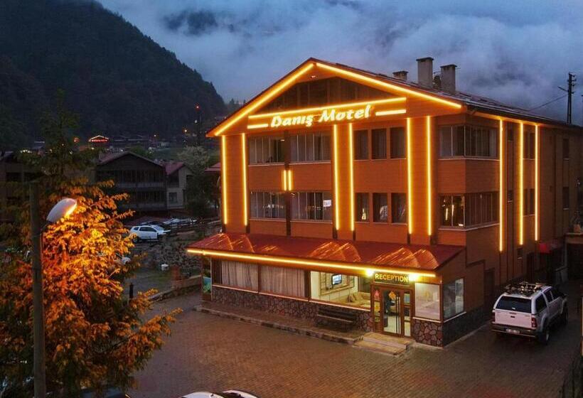 اتاق استاندارد با چشم‌انداز کوهستان, Danis Motel