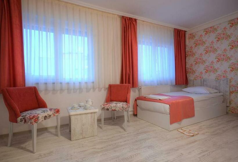 Standard Triple Room, Abro Sezenler