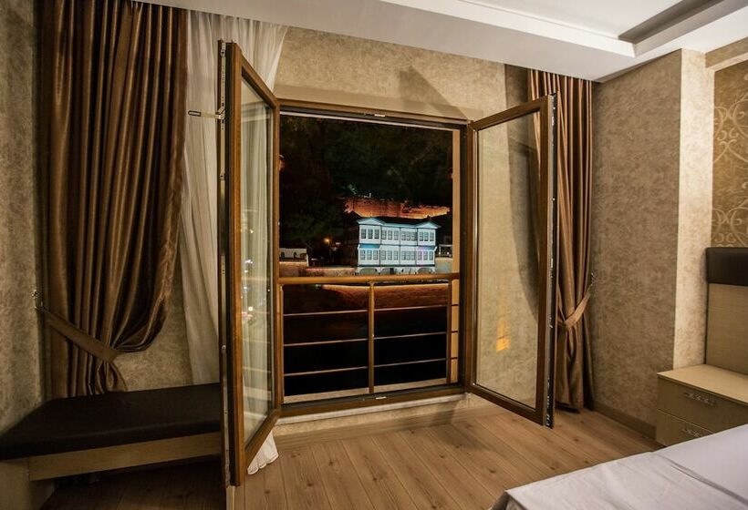 اتاق استاندارد با چشم‌انداز کوهستان, Payidar Otel