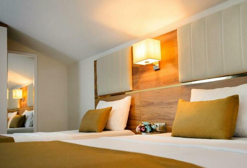 Triple Room Sea View, White House