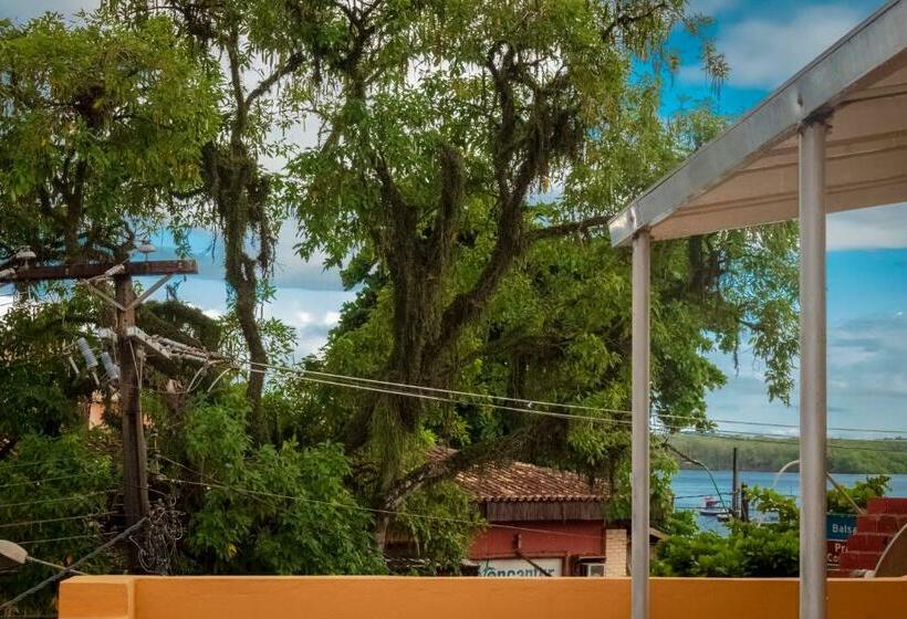 Standard Triple Room with Terrace, O Pharol Hostel E Pousada