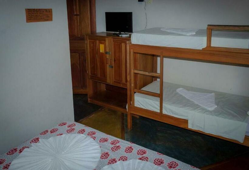 اتاق استاندارد چهار تخته, O Pharol Hostel E Pousada