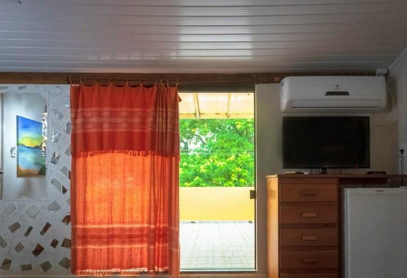 Standard Triple Room with Terrace, O Pharol Hostel E Pousada