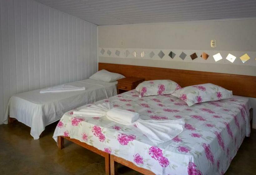 Standard Triple Room with Terrace, O Pharol Hostel E Pousada