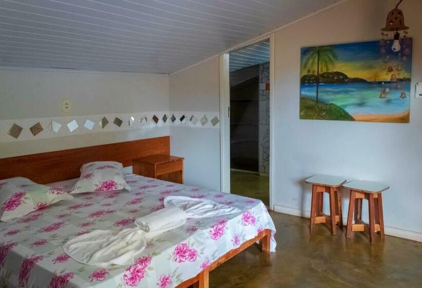 Standard Triple Room with Terrace, O Pharol Hostel E Pousada