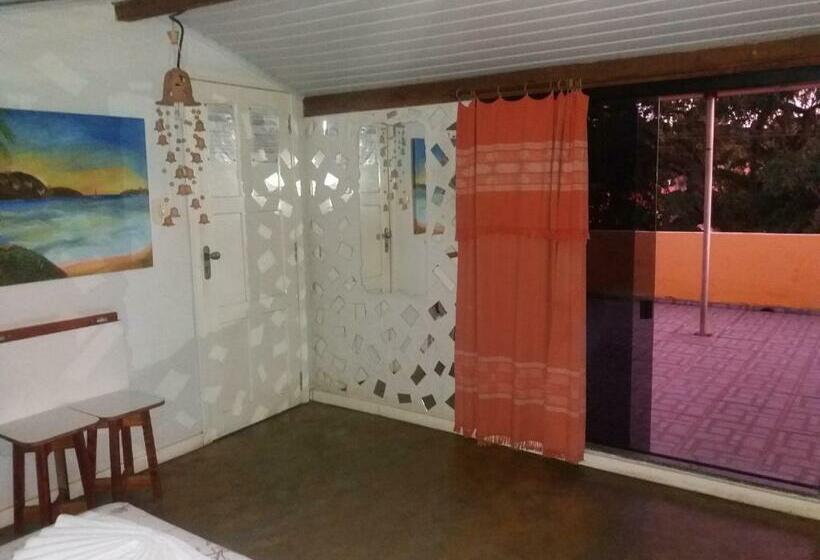 Standard Triple Room with Terrace, O Pharol Hostel E Pousada