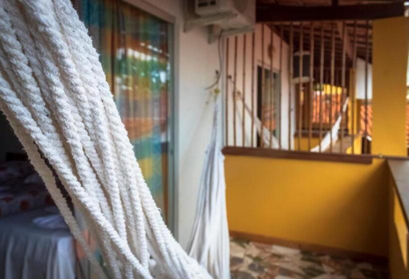 اتاق استاندارد سه نفره, O Pharol Hostel E Pousada