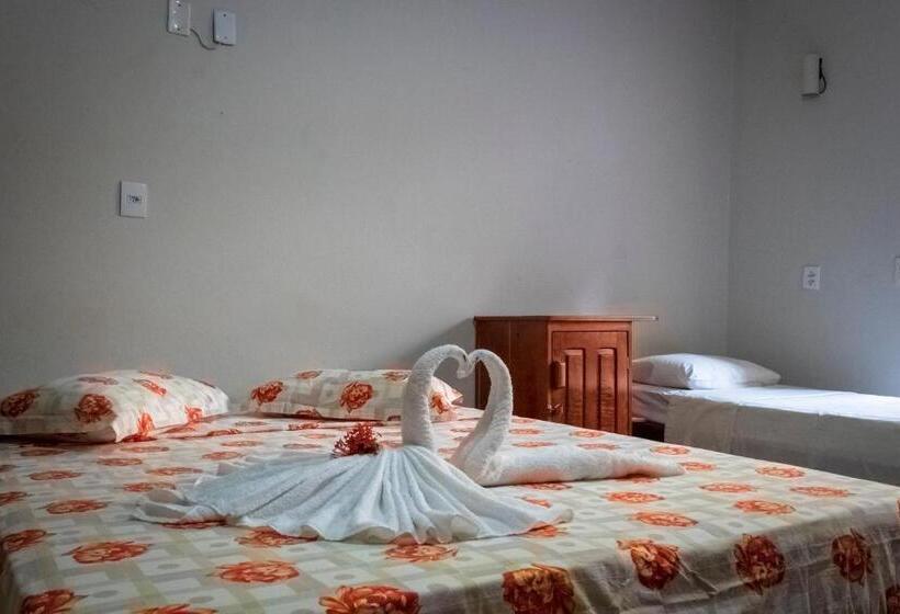 اتاق خانوادگی, O Pharol Hostel E Pousada