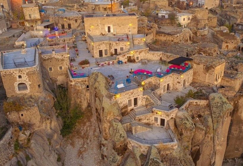 اتاق کلاسیک سه تخته, Cappadocia Antique Gelveri Cave