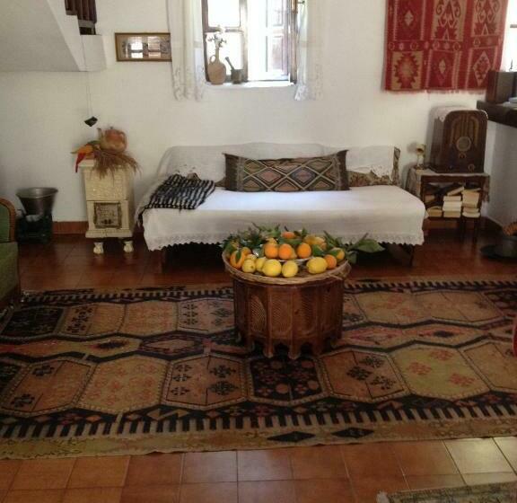 اتاق استاندارد سه نفره, Kalkan Turk Evi