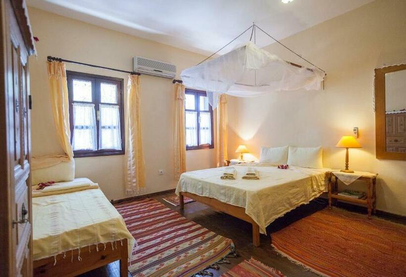 اتاق استاندارد سه نفره, Kalkan Turk Evi