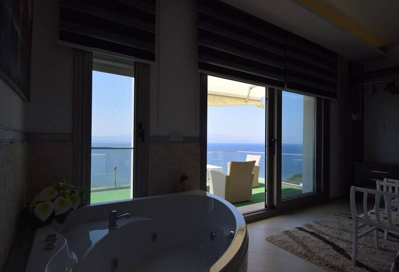 اتاق لوکس با چشم‌انداز دریا, Mavi Panorama