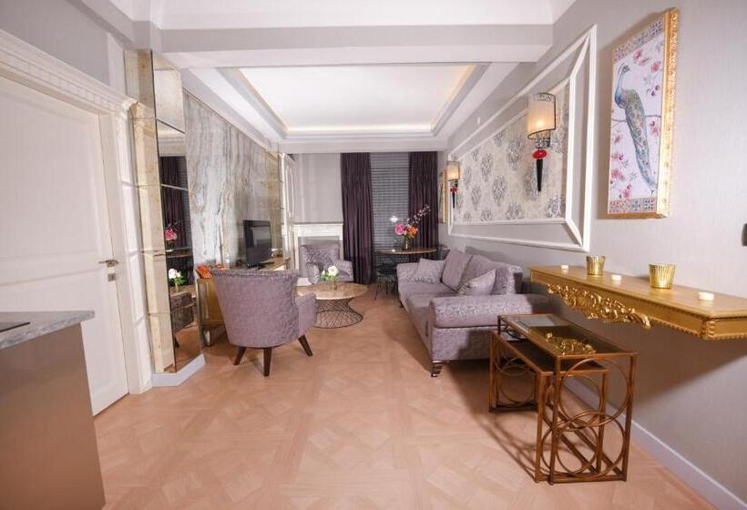سوئیت با تخت بزرگ, My House