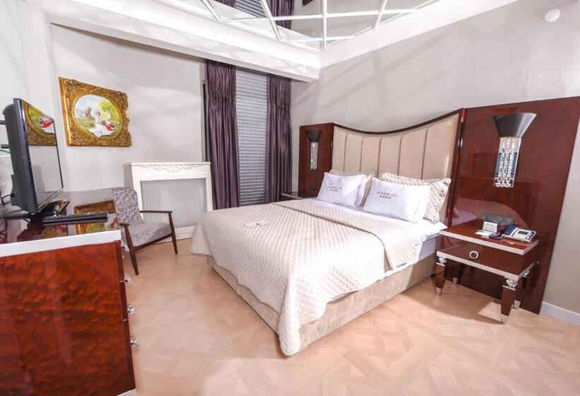 سوئیت با تخت بزرگ, My House