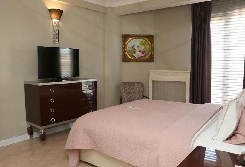 سوئیت با تخت بزرگ, My House